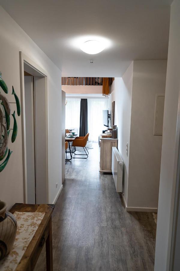 Apartament Vip Deluxe 107Qm Auf Zwei Etagen 1 Dopplezimmer Eg 1 Doppelzimmer Auf Der Galerie Sowie 2 Badezimmer Und Komplette Kueche Mit Mikrowelle Und Backofen Ideal Fuer 1 Bis 6 Gaeste Direkter Blick Auf Garten Und Bergblick Alles Nur Nicht 0815 Schliersee Zewnętrze zdjęcie
