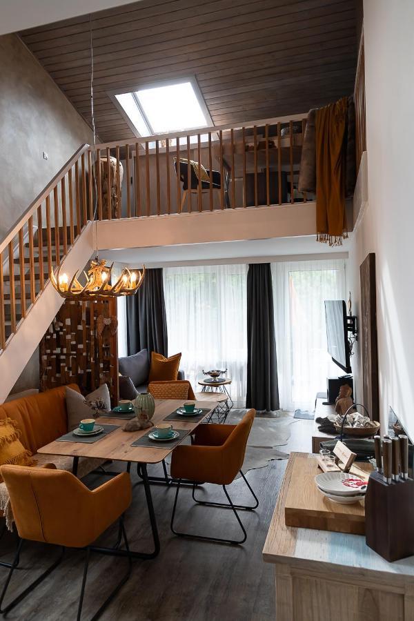 Apartament Vip Deluxe 107Qm Auf Zwei Etagen 1 Dopplezimmer Eg 1 Doppelzimmer Auf Der Galerie Sowie 2 Badezimmer Und Komplette Kueche Mit Mikrowelle Und Backofen Ideal Fuer 1 Bis 6 Gaeste Direkter Blick Auf Garten Und Bergblick Alles Nur Nicht 0815 Schliersee Zewnętrze zdjęcie